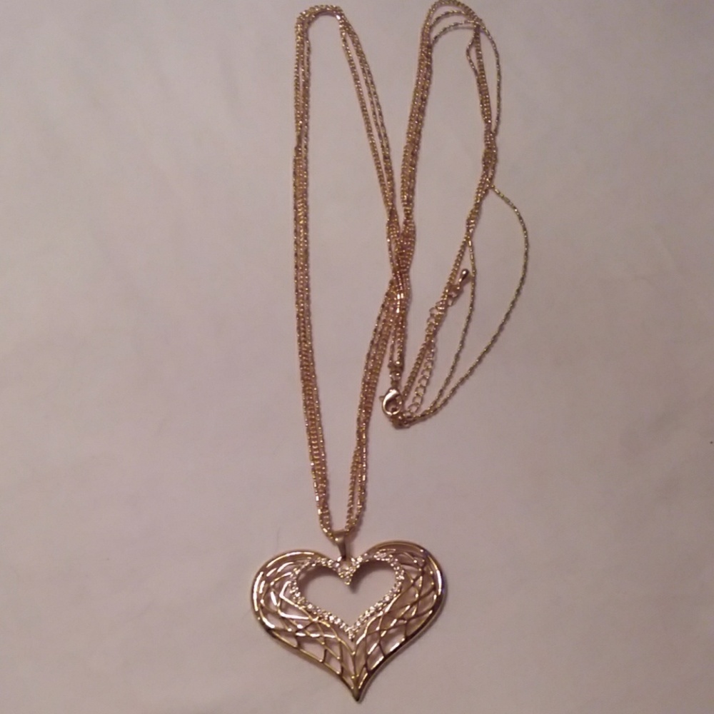 Hollow crystal gold heart statement necklace - Picture 5 of 6